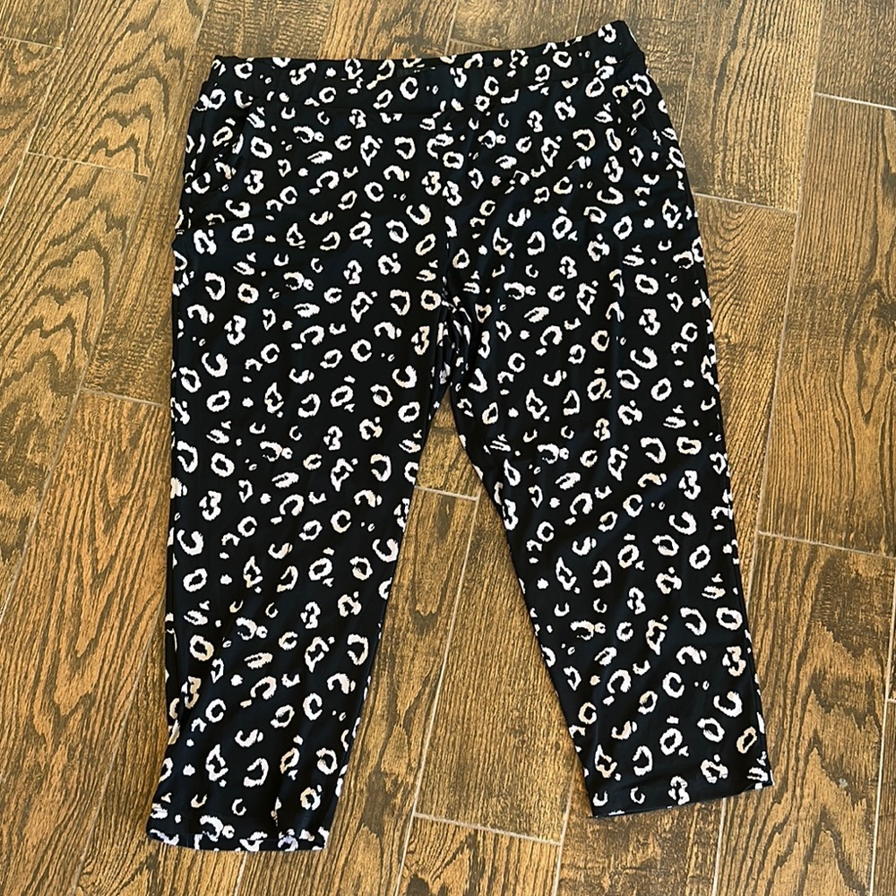 PLUS SIZE: TORRID. Leopard Print Black Torrid stretch flowy pants.